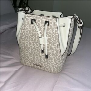 Calvin Klein White and Tan Shoulder Bag with Geometric Pattern